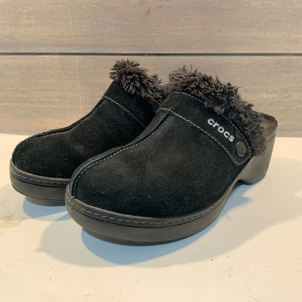 Crocs Womens Cobbler Suede Clog Mules Black Faux Fur Size 7 Casual Minimalist